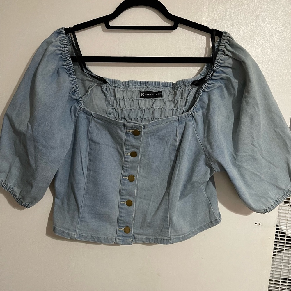 Off the shoulder top cropped. Never been worn, denim top